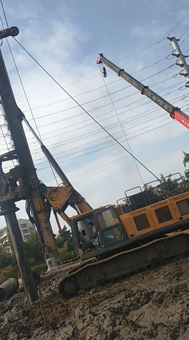 山東威海房建樁280旋挖鉆機(jī)施工現(xiàn)場(chǎng)圖.png